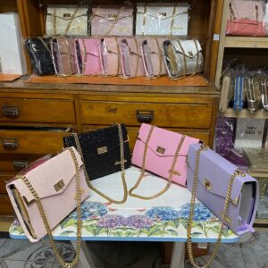 Biblia brillo cartera con cadena en RV60